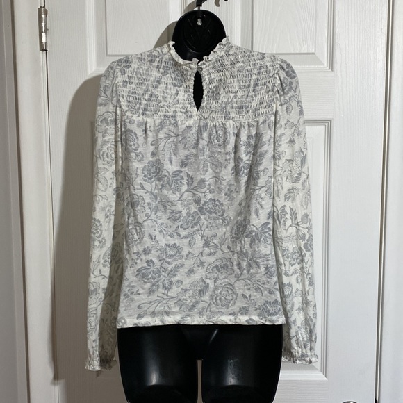 Lucky Brand Floral Smocked Long Sleeve Top With Back Button Sz S/P - Picture 8 of 11